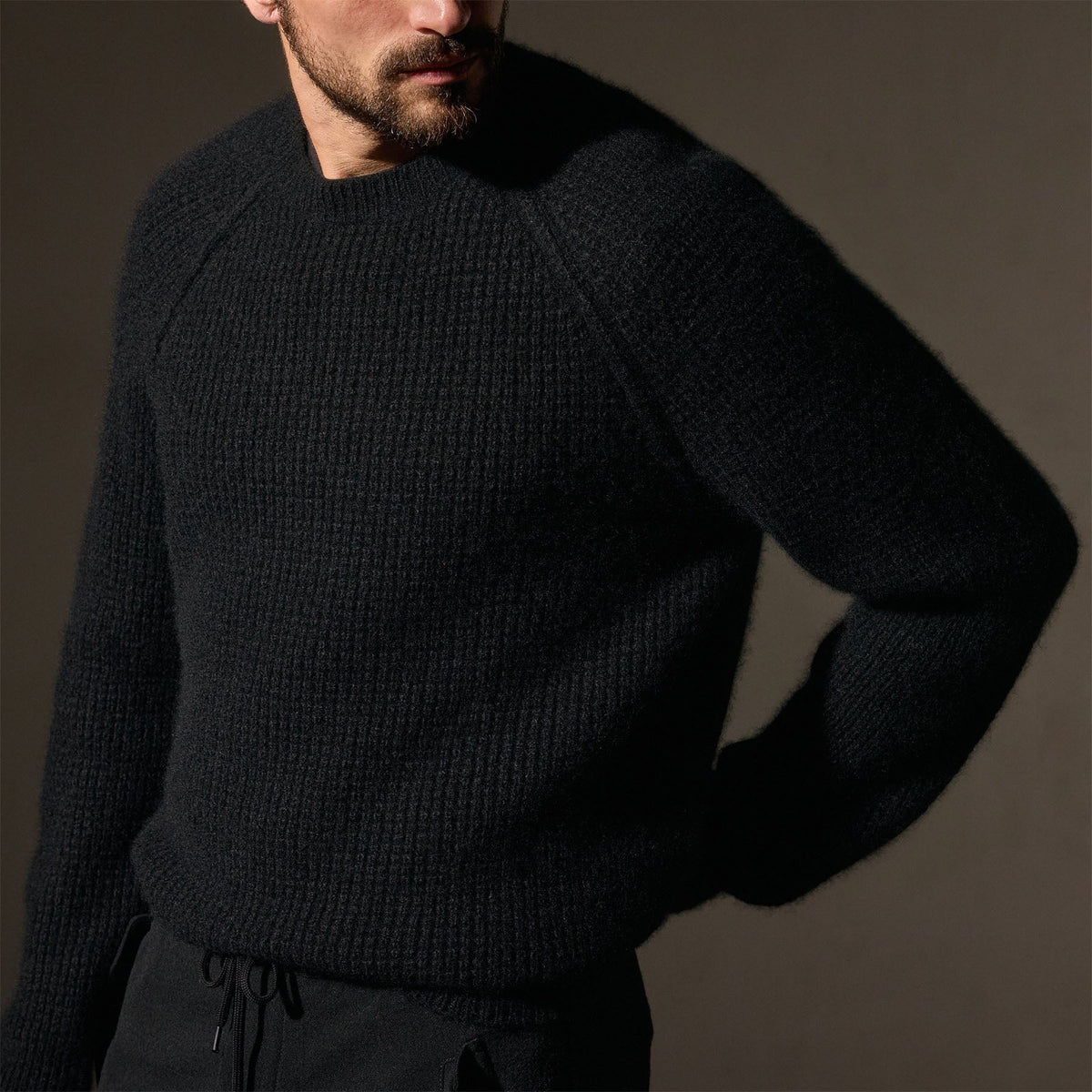 Cashmere Knit Raglan Crew in True Black | James Perse Los Angeles