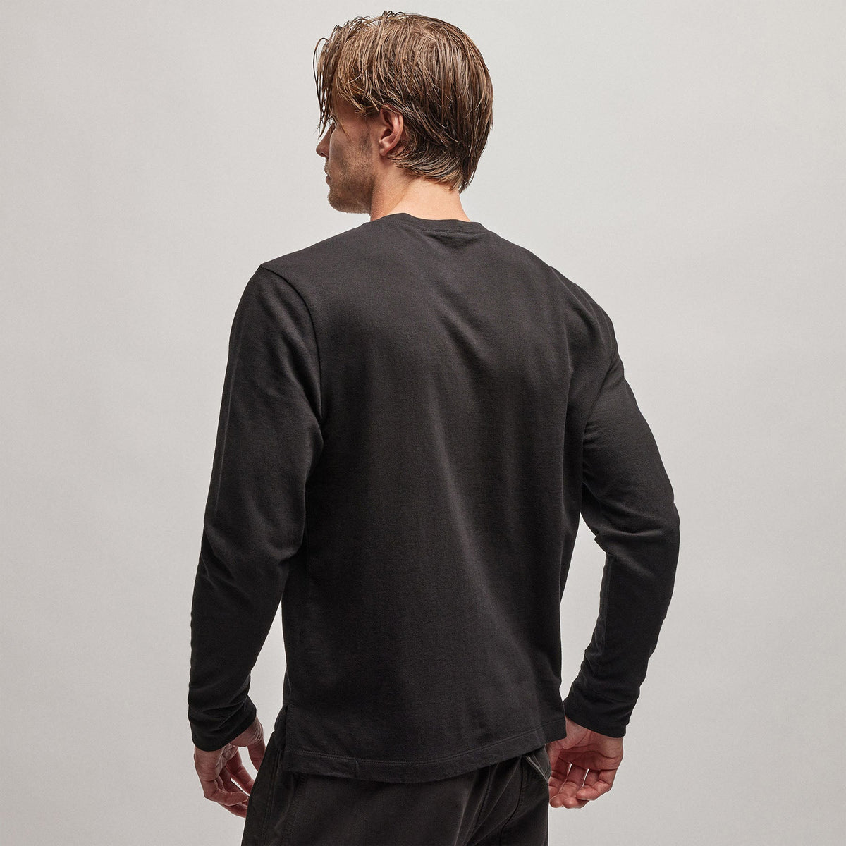French Terry Pocket Crew in Black | James Perse Los Angeles