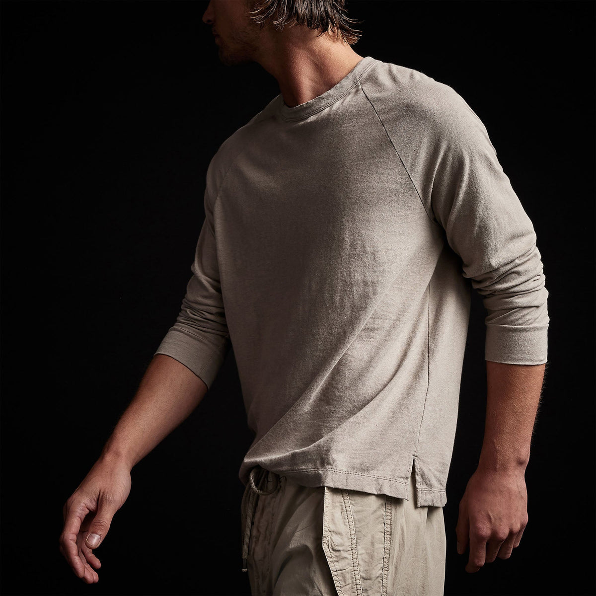 Soft Slub Jersey Raglan Shirt in Silt | James Perse Los Angeles 