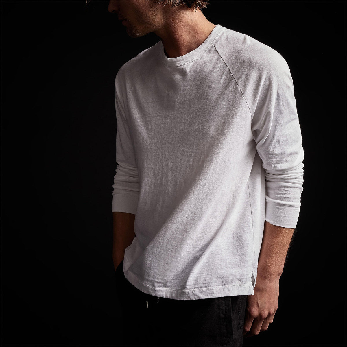 Soft Slub Jersey Raglan Shirt in White | James Perse Los Angeles 