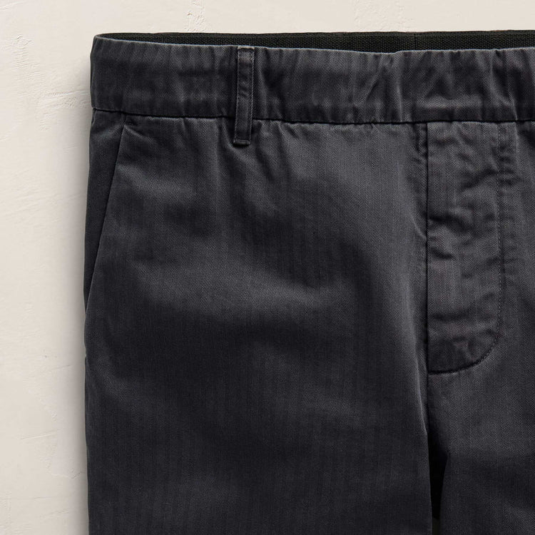 Hrngbn Twill Prfmnc Trouser in Blue Noir Pigment | James Perse Los Angeles