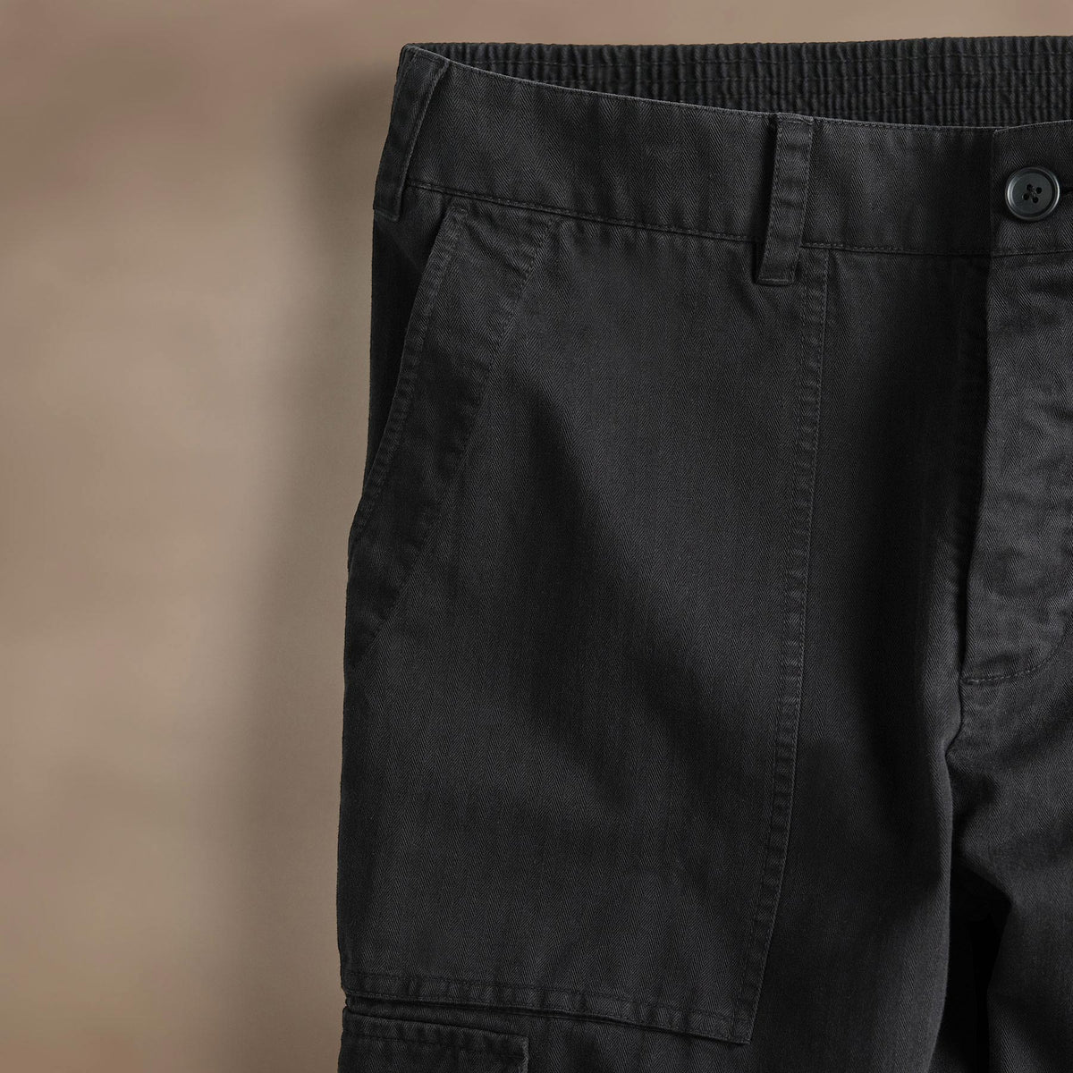 Herringbone Twill Utility Pant in Black | James Perse Los Angeles