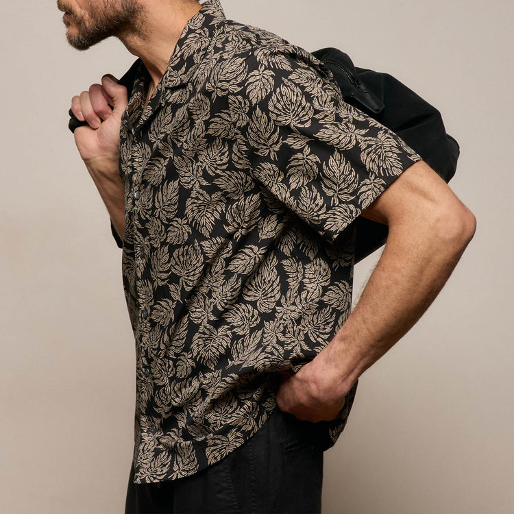 Palm Printed Shirt in Black/Stone Pigment | James Perse Los Angeles