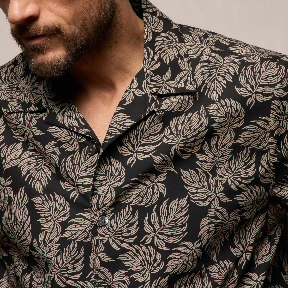 Palm Printed Shirt in Black/Stone Pigment | James Perse Los Angeles