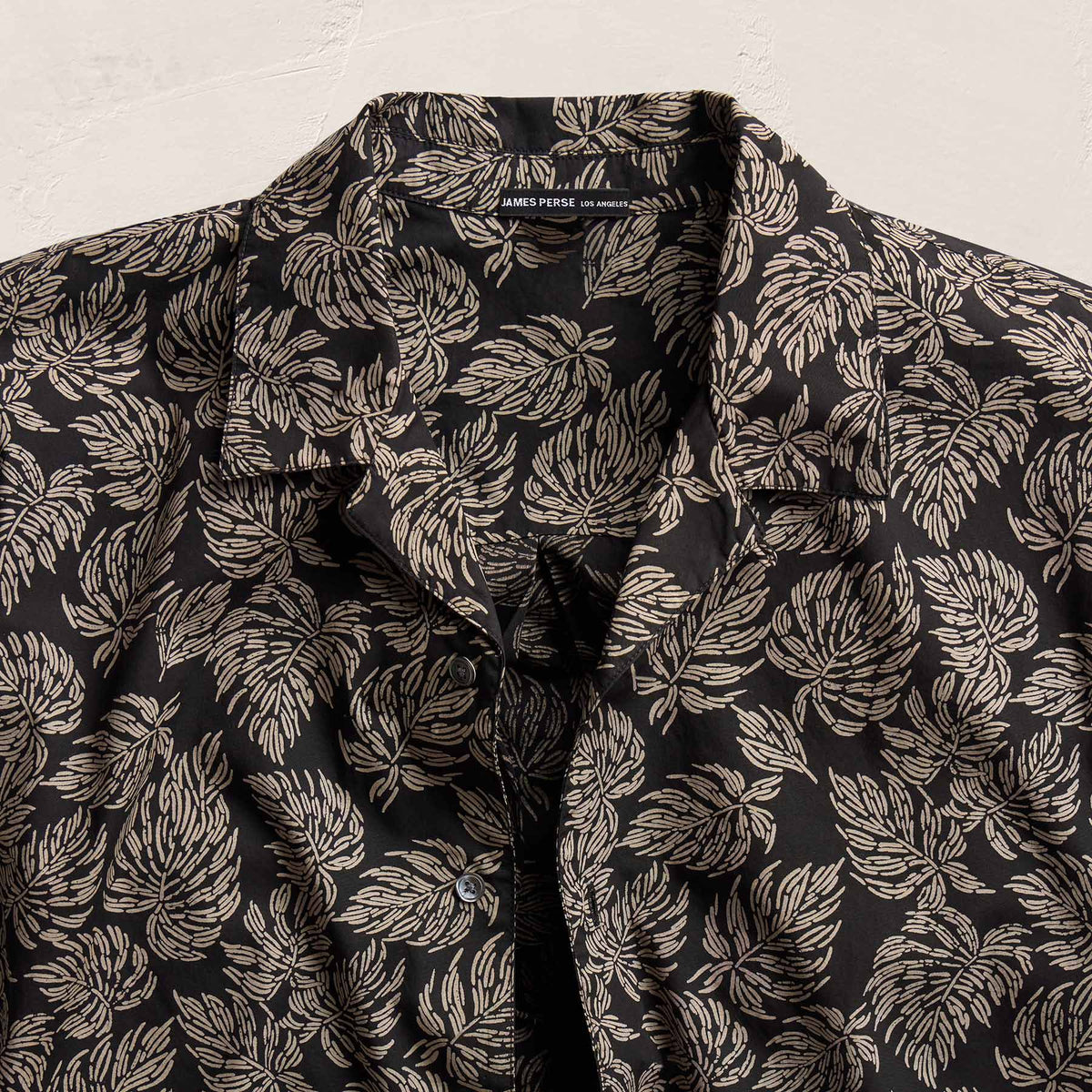 Palm Printed Shirt in Black/Stone Pigment | James Perse Los Angeles
