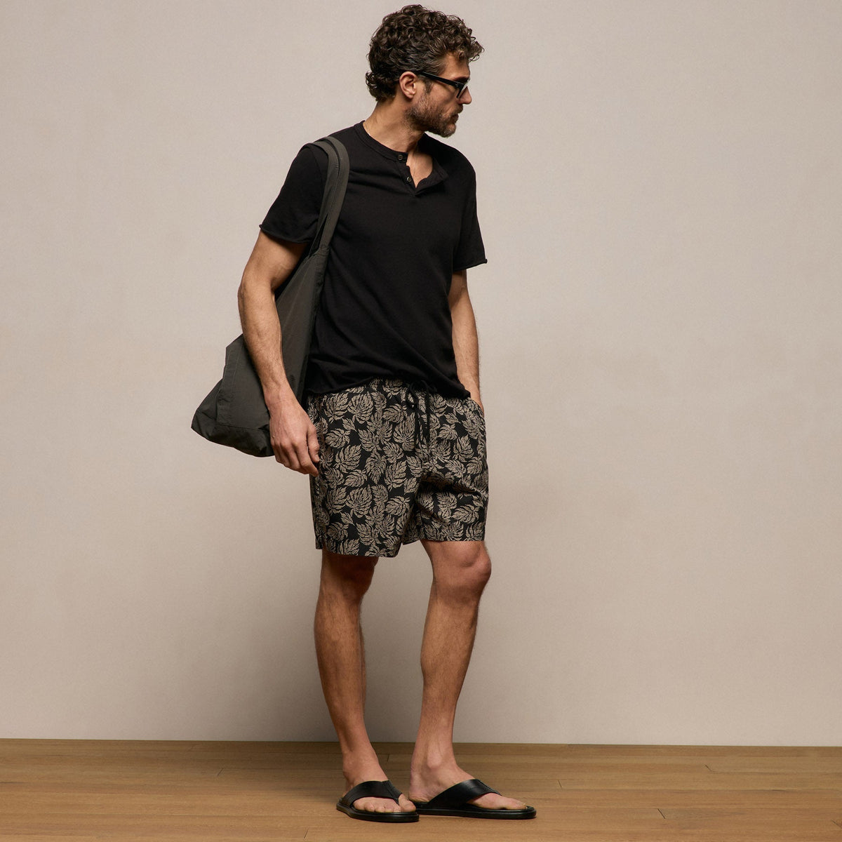 Palm Printed Short in Black/Stone Pigment | James Perse Los Angeles