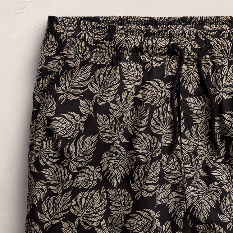 Palm Printed Short in Black/Stone Pigment | James Perse Los Angeles