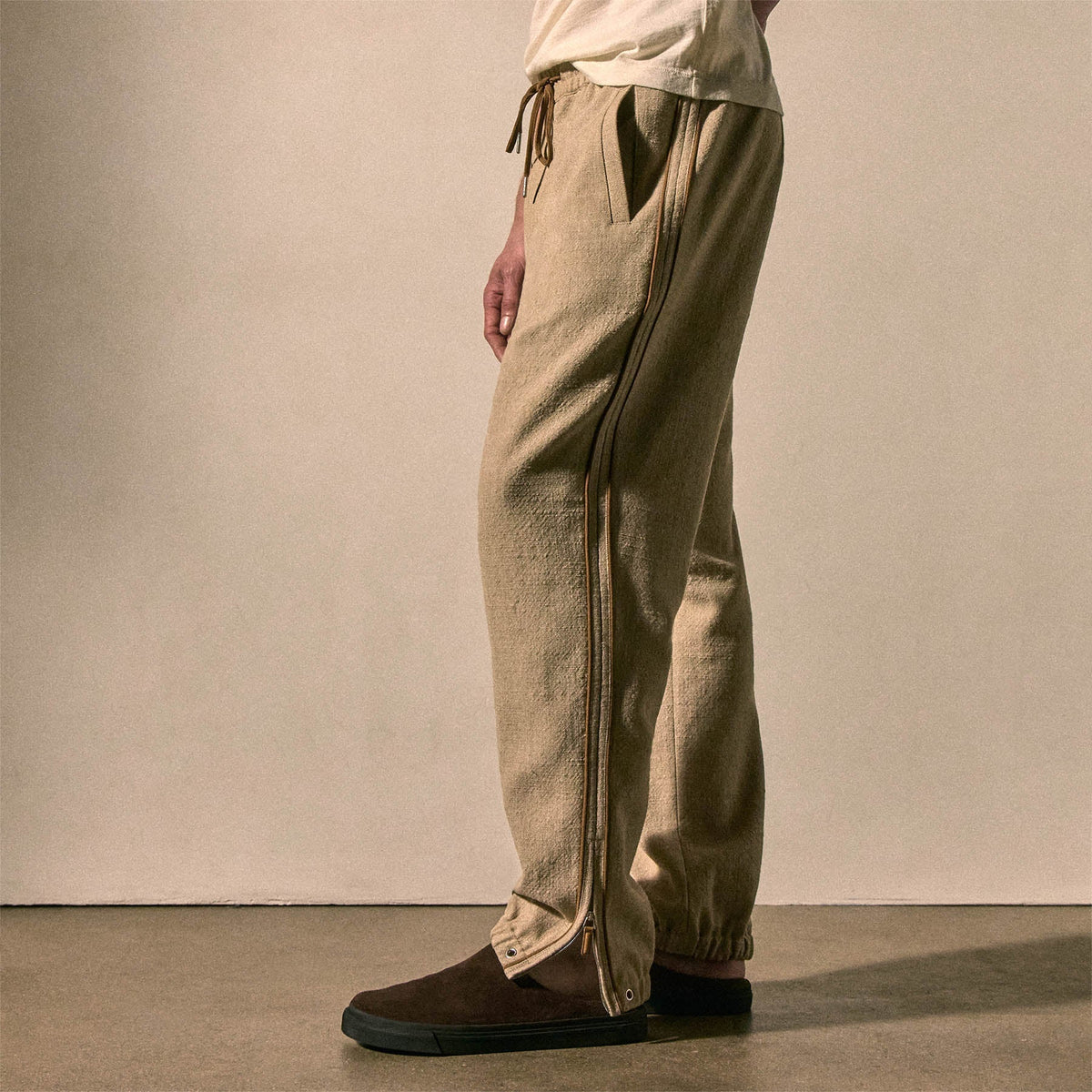 Men's Suede Clog in Cafe | James Perse Los Angeles