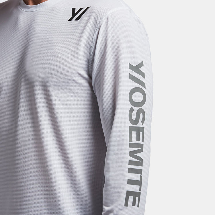 Y/OSEMITE Performance Ski Graphic Crew In White | James Perse Los Angeles