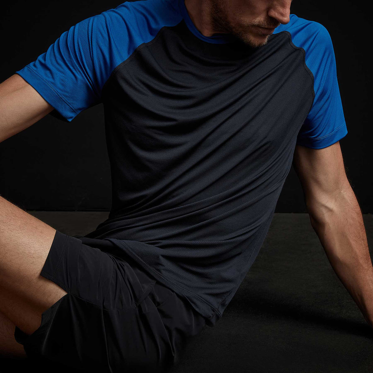 Two Tone Short Sleeve Raglan Crew in Deep/Baltic Blue | James Perse Los Angeles