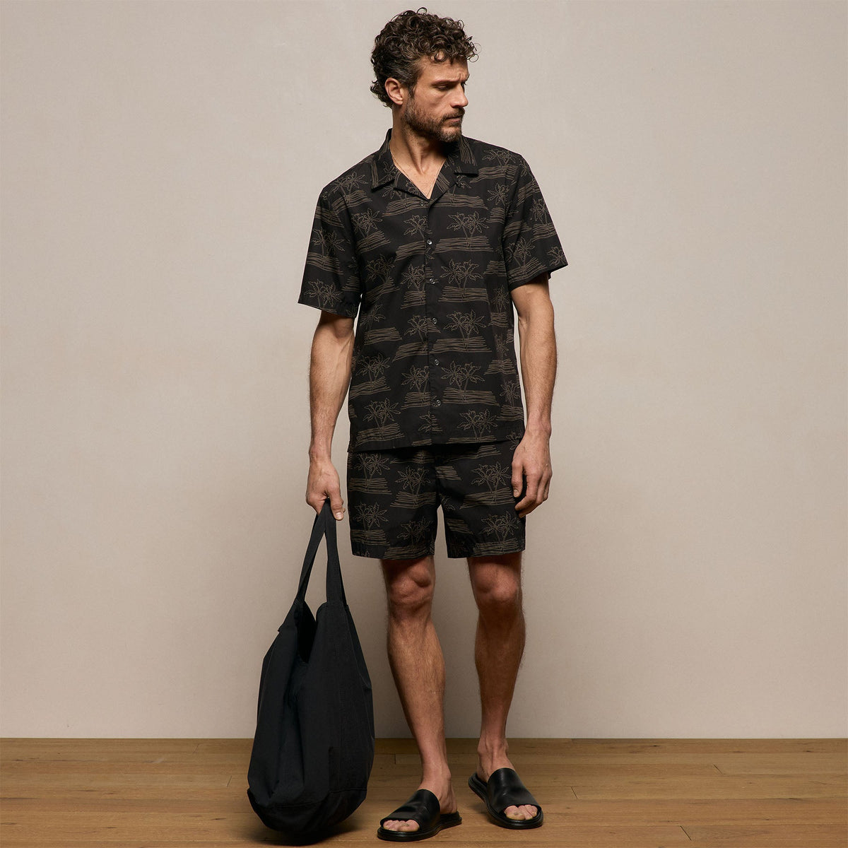 Palm Printed Short in Black/Light Olive Pigment | James Perse Los Angeles