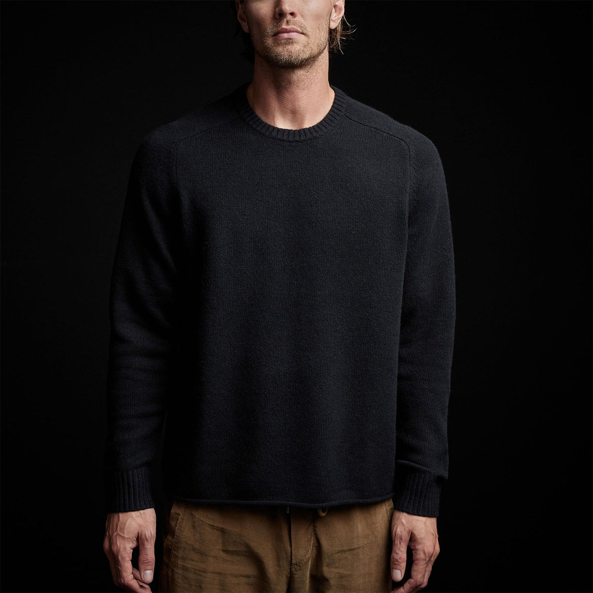 Recycled Cashmere Saddle Shoulder Crew in Black | James Perse Los Angeles