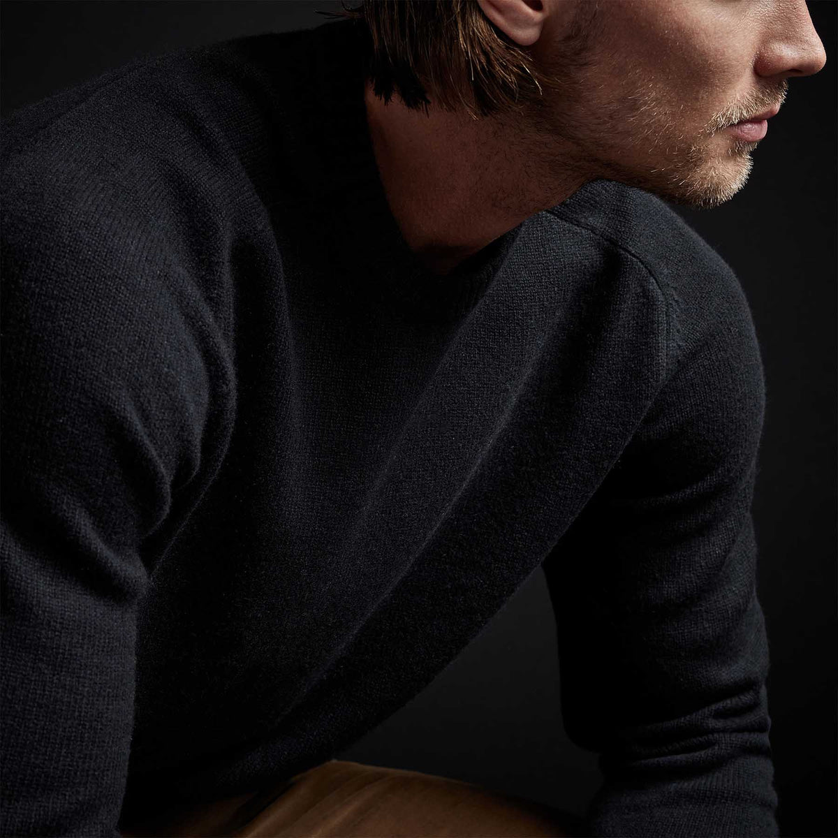 Recycled Cashmere Saddle Shoulder Crew in Black | James Perse Los Angeles