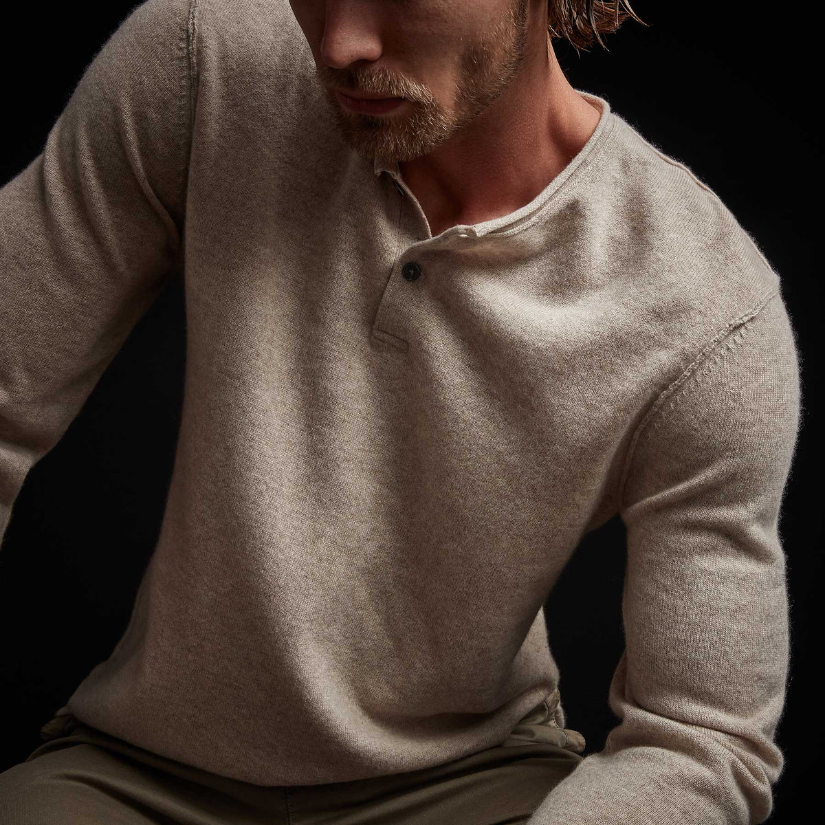 Cashmere Deconstructed Henley in Stone | James Perse Los Angeles
