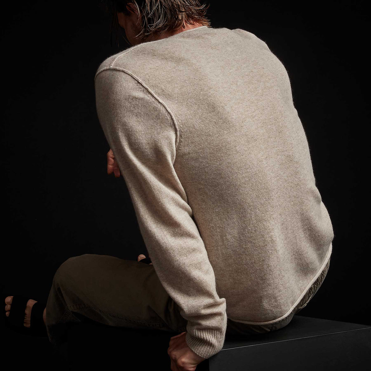 Cashmere Deconstructed Henley in Stone | James Perse Los Angeles