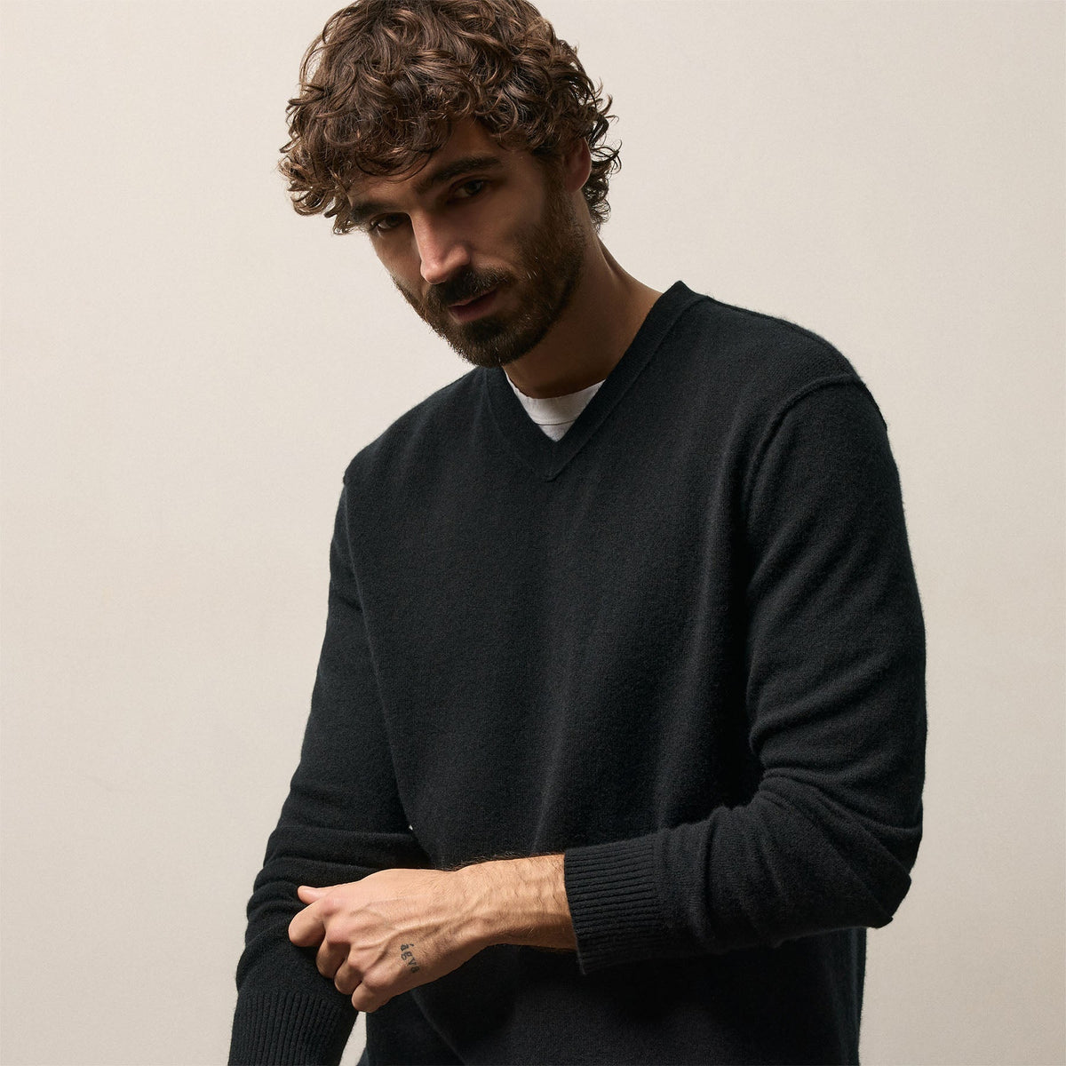 Cashmere V Neck Sweater in Black | James Perse Los Angeles