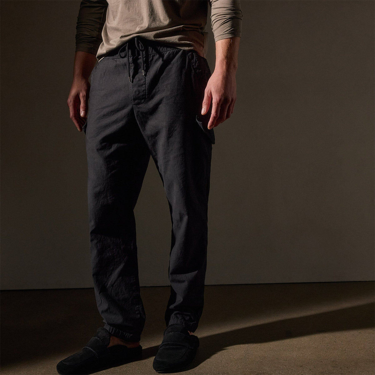 Reverse Twill Utility Pant  in Black | James Perse Los Angeles