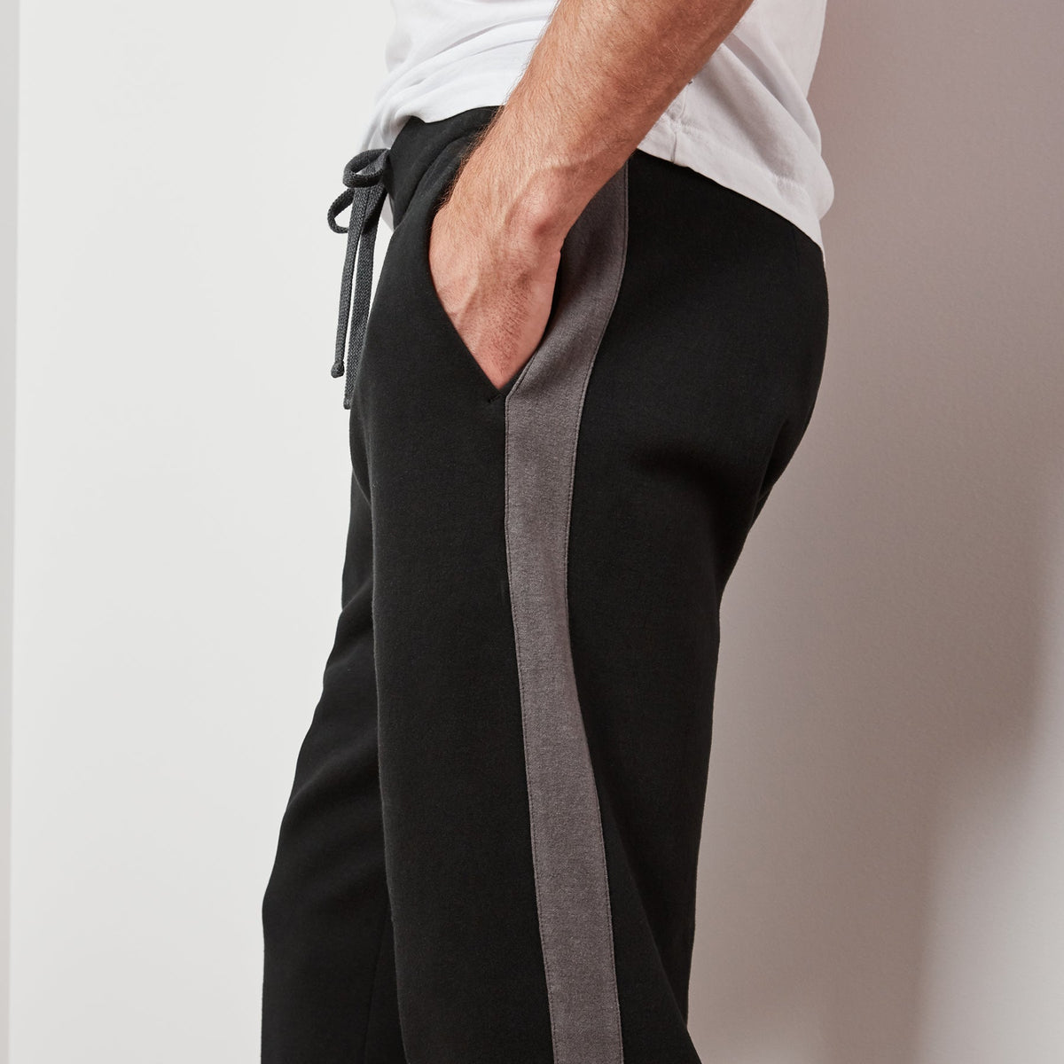 Collegiate Sweatpant  In Black/Carbon | James Perse Los Angeles