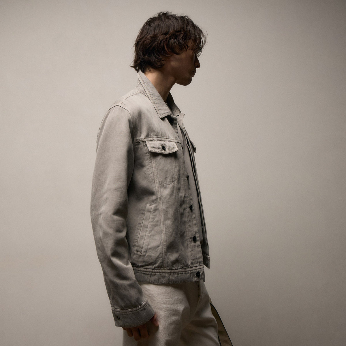Cotton Linen Twill Trucker Jacket in Fog Pigment | James Perse Los Angeles