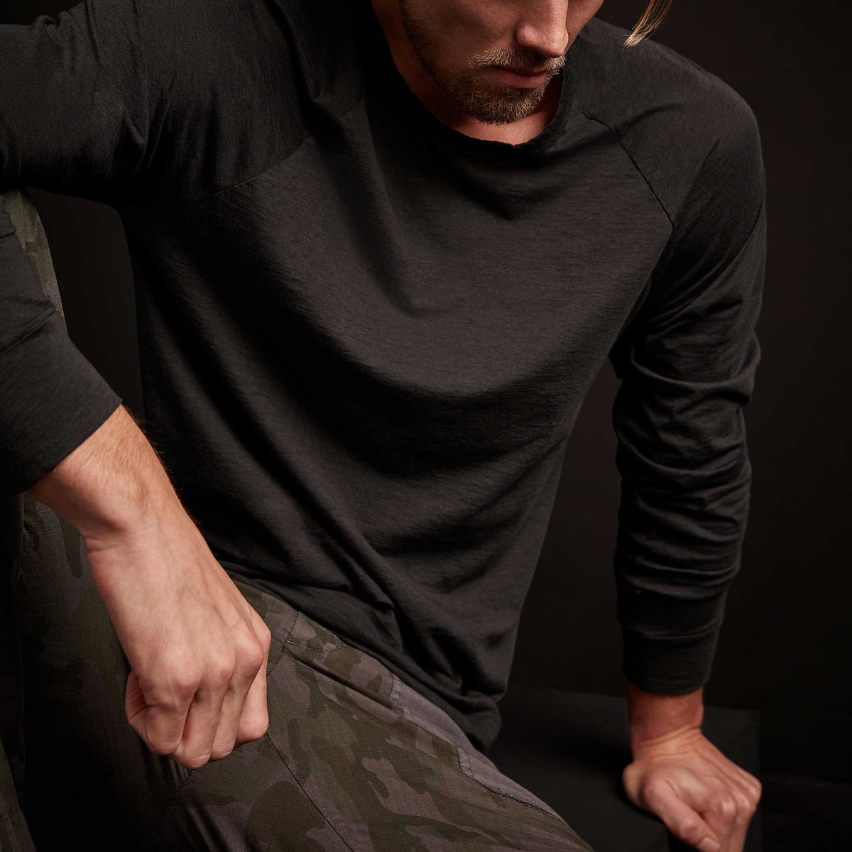 Recycled Lotus Jersey Raglan Crew - Black | James Perse Los Angeles