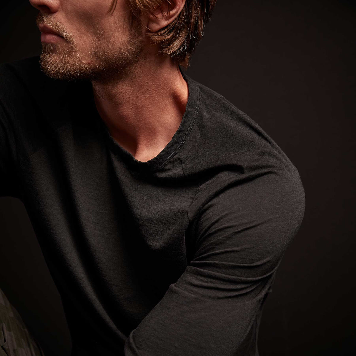 Recycled Lotus Jersey Raglan Crew - Black | James Perse Los Angeles