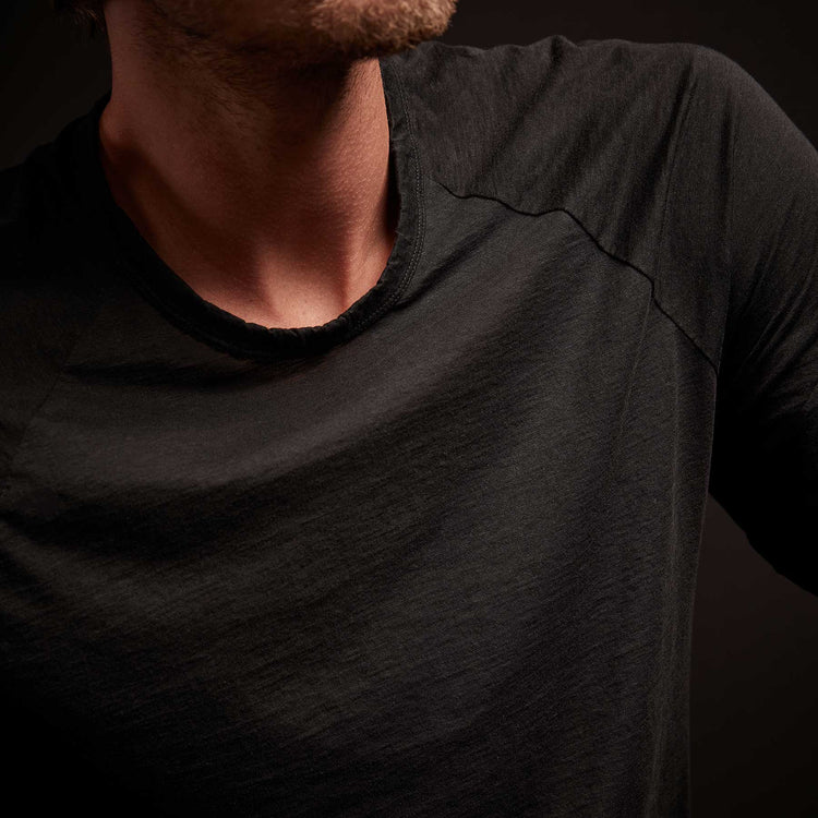 Recycled Lotus Jersey Raglan Crew - Black | James Perse Los Angeles