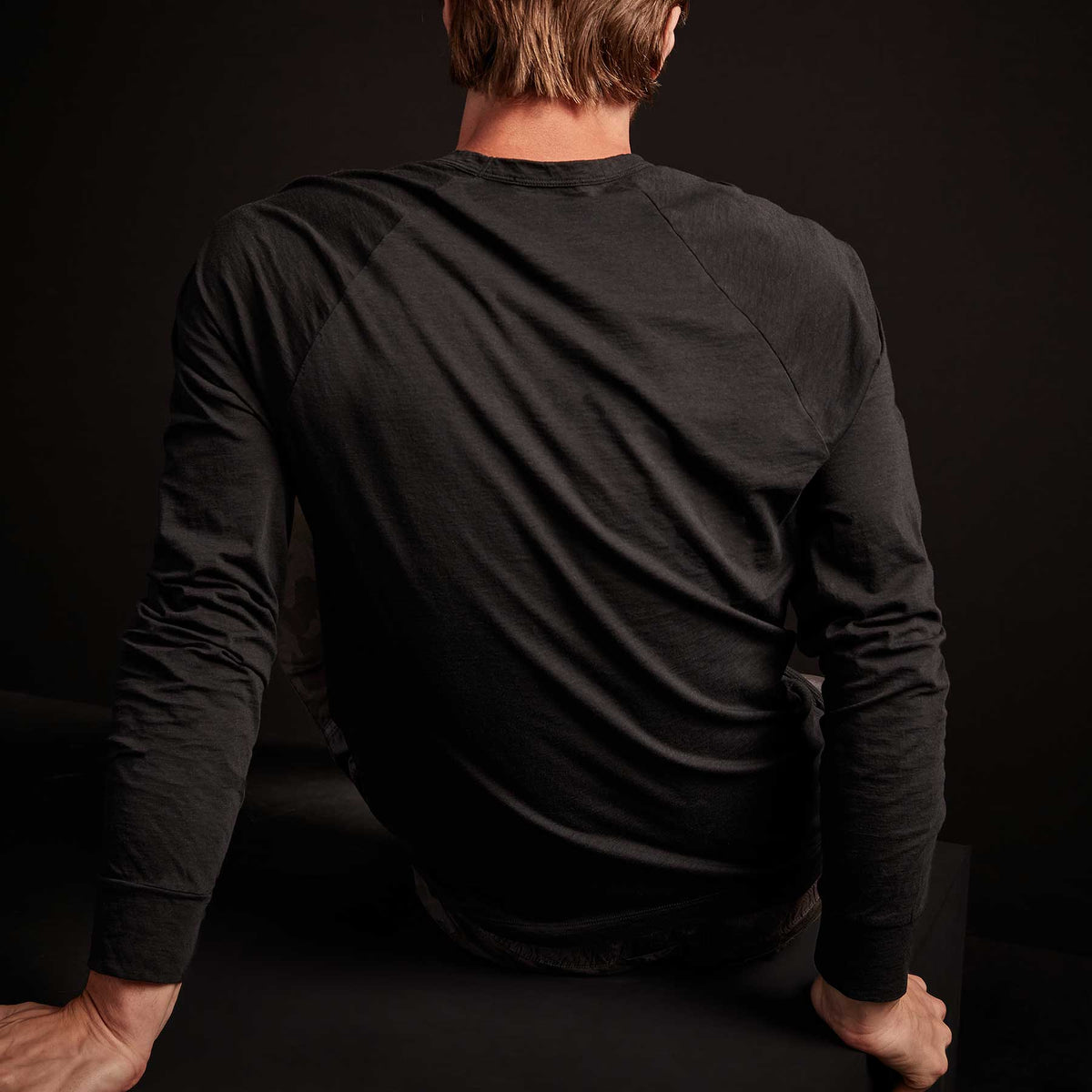 Recycled Lotus Jersey Raglan Crew - Black | James Perse Los Angeles