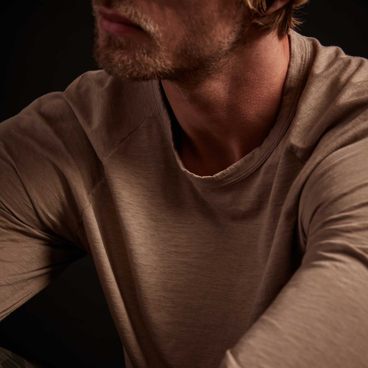 Recycled Lotus Jersey Raglan Crew in Fawn | James Perse Los Angeles