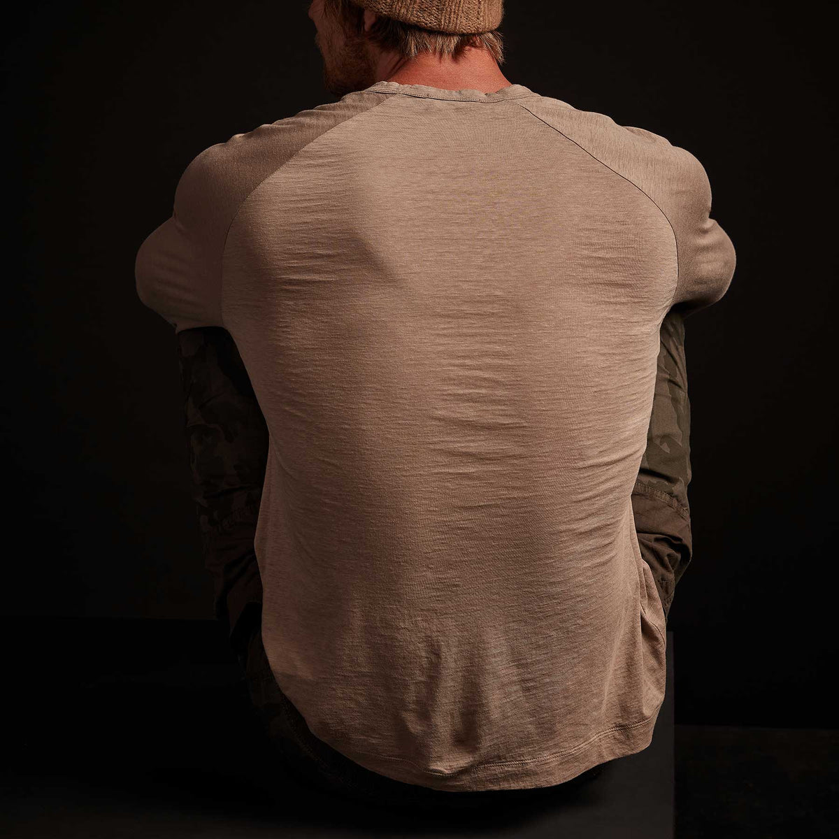 Recycled Lotus Jersey Raglan Crew in Fawn | James Perse Los Angeles