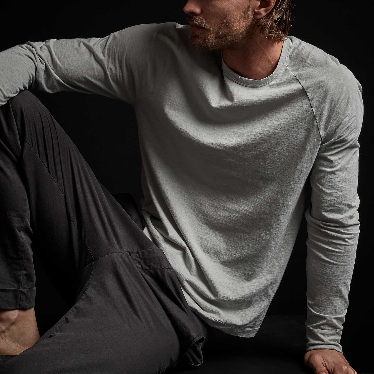 Recycled Lotus Jersey Raglan Crew in Skylight | James Perse Los Angeles