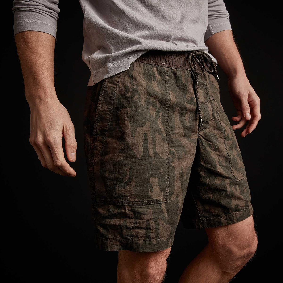 Camo Trouser Short - Black Forest Pigment | James Perse Los Angeles