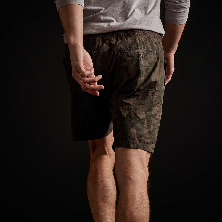 Camo Trouser Short - Black Forest Pigment | James Perse Los Angeles