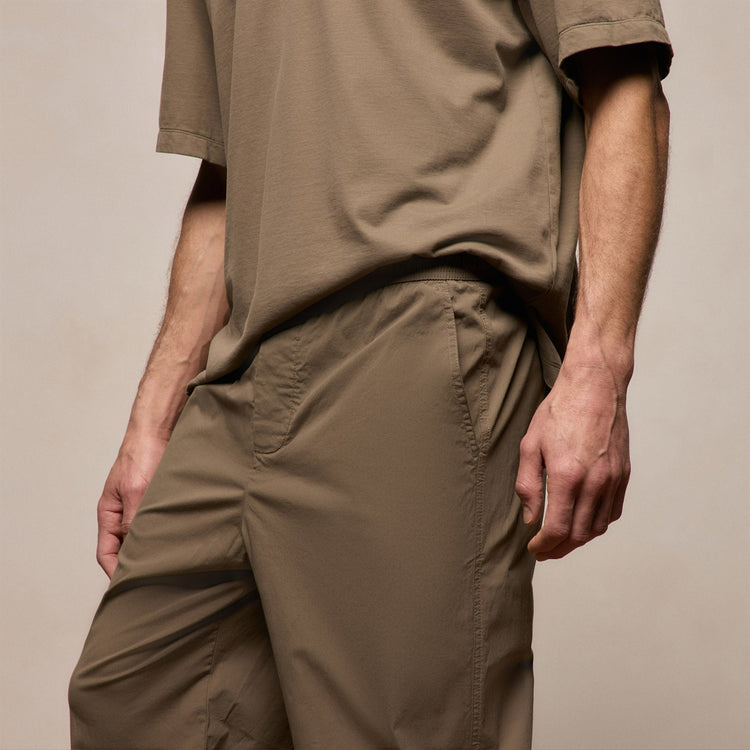 Stretch Poplin Drawstring Pant in Light Olive | James Perse Los Angeles