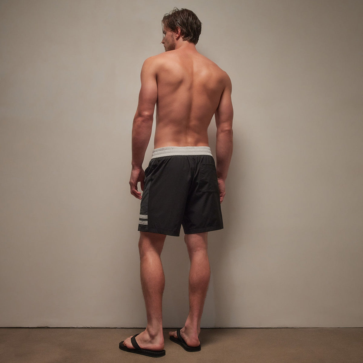 Stretch Rip Stop Sport Short in Black/Carbon/Salt | James Perse Los Angeles