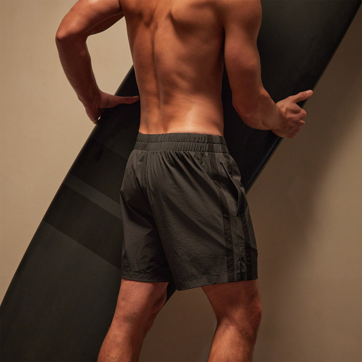 Stretch Rip Stop Stripe Short in Carbon/Black | James Perse Los Angeles