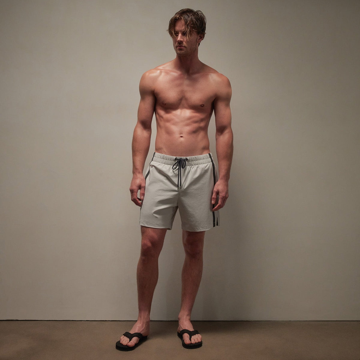 Stretch Rip Stop Stripe Short in Salt/Carbon | James Perse Los Angeles
