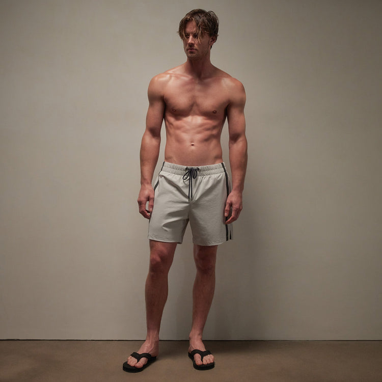 Stretch Rip Stop Stripe Short in Salt/Carbon | James Perse Los Angeles