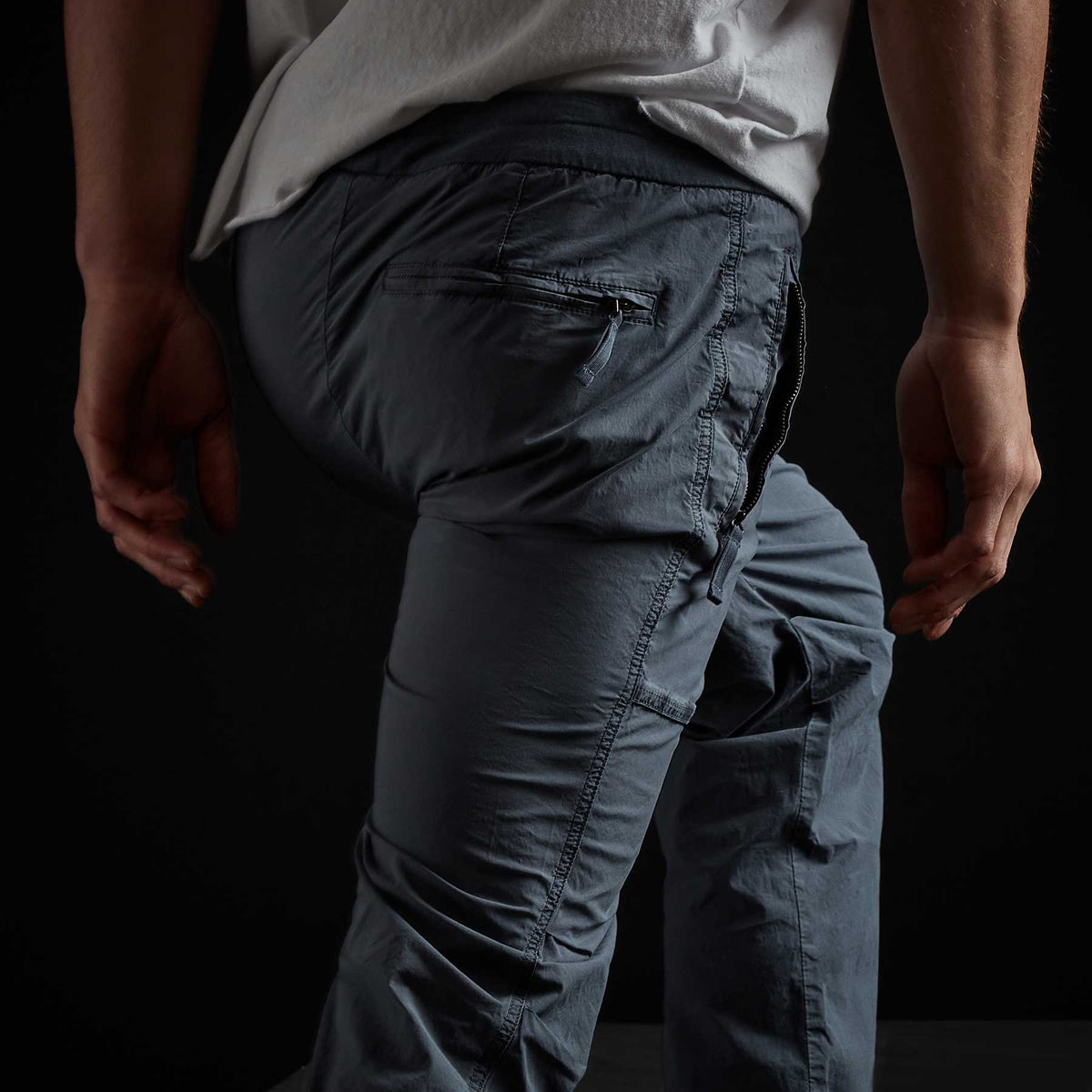 Stretch Poplin Zip Pocket Pant in Gravel Pigment | James Perse Los Angeles