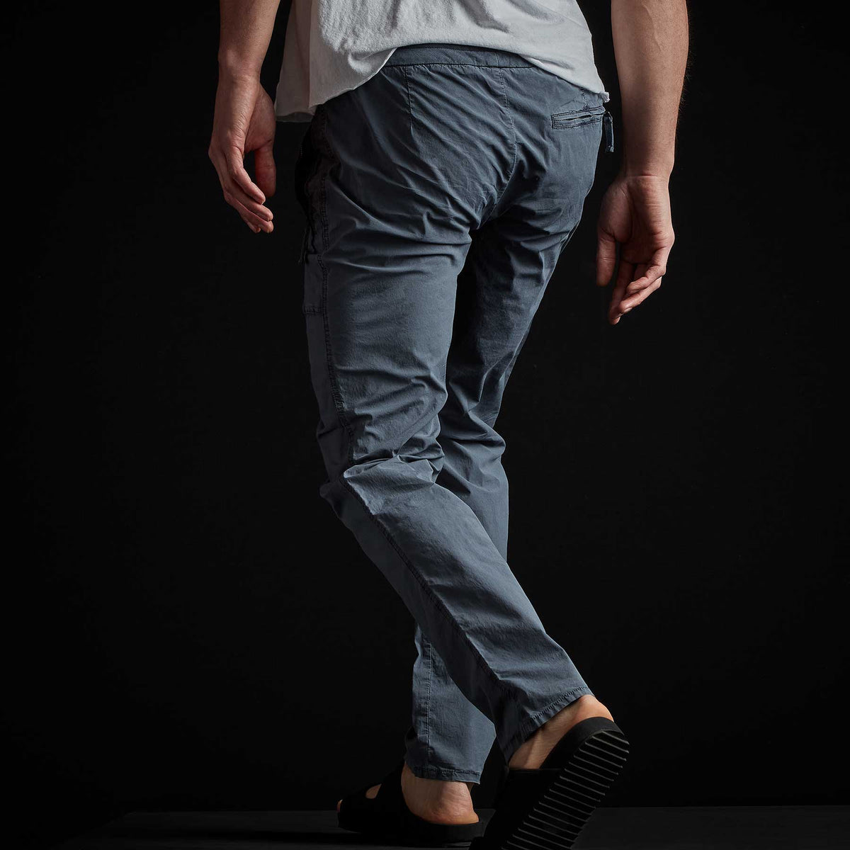 Stretch Poplin Zip Pocket Pant in Gravel Pigment | James Perse Los Angeles