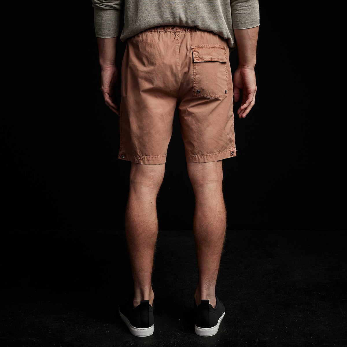 Relaxed Stretch Polplin Short in Nutmeg Pigment | James Perse Los Angeles