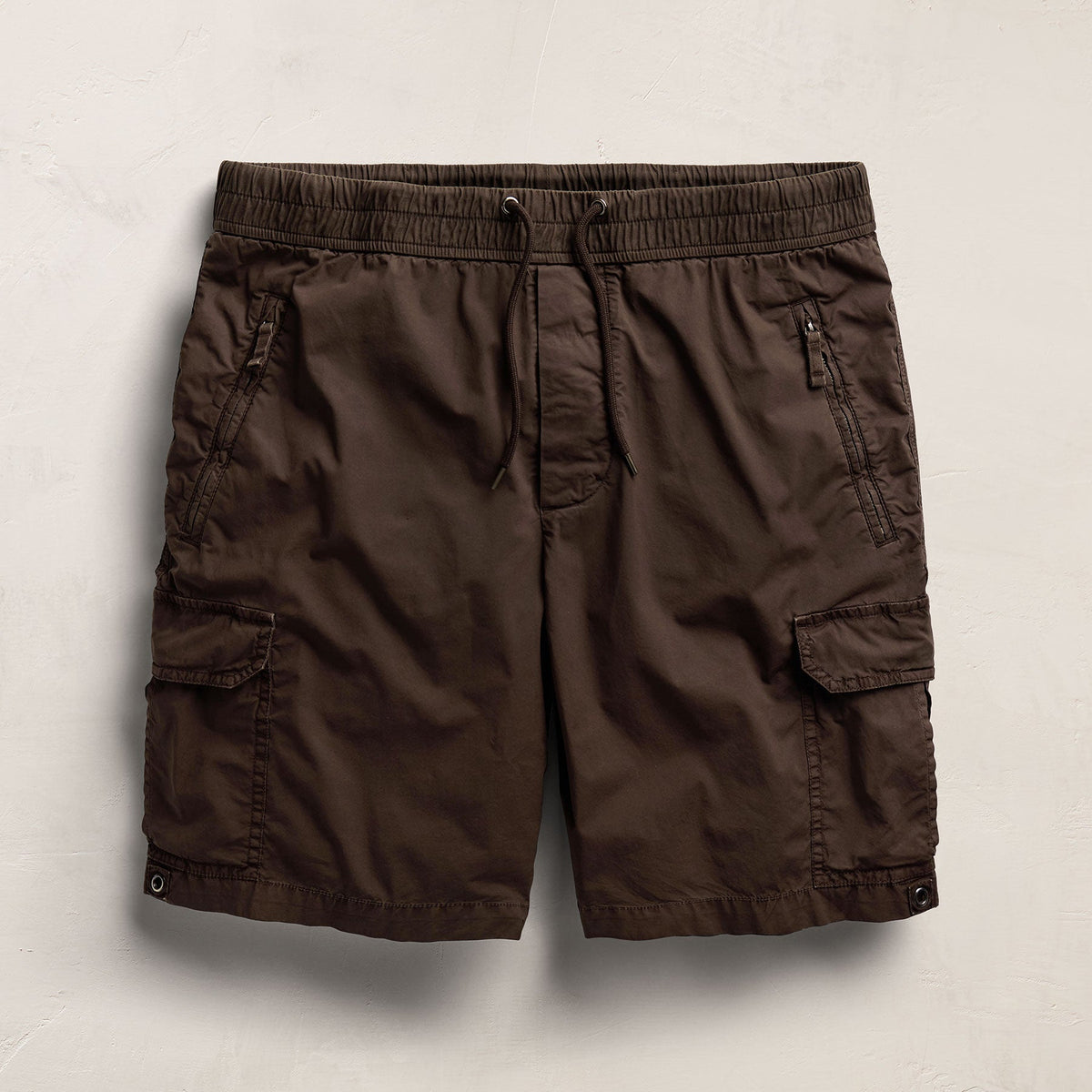 Parachute Poplin Cargo Short in Bark Pigment | James Perse Los Angeles