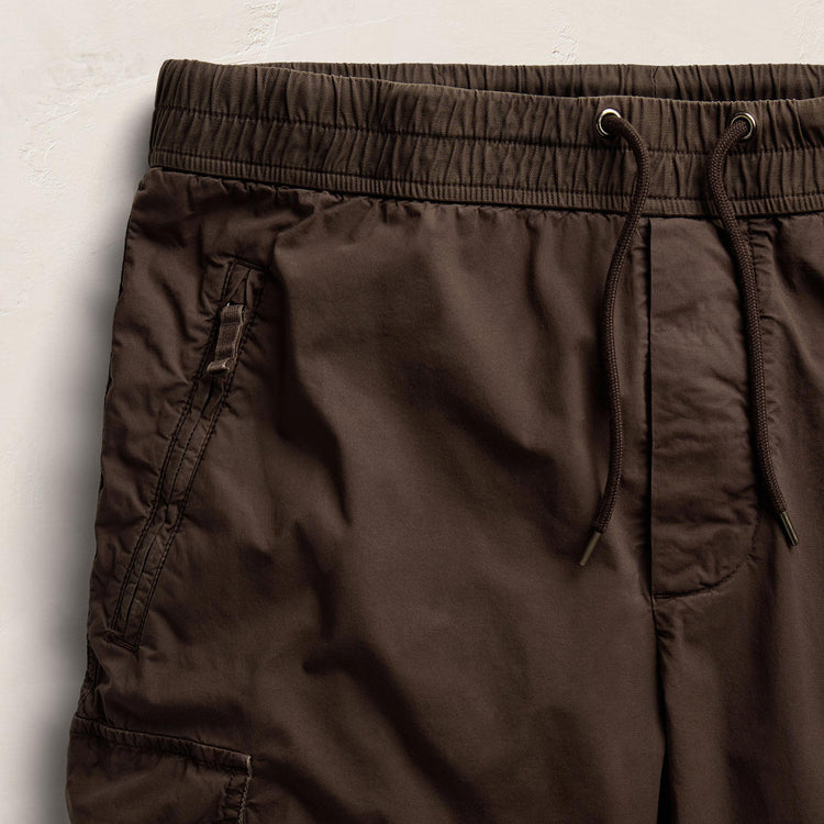 Parachute Poplin Cargo Short in Bark Pigment | James Perse Los Angeles