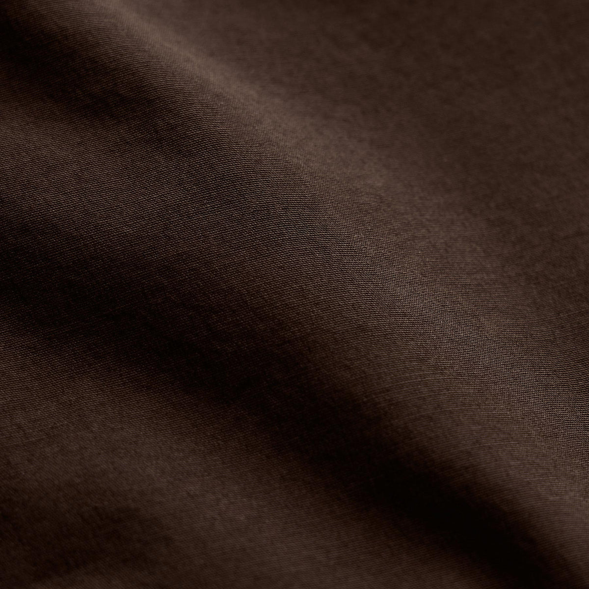 Parachute Poplin Cargo Short in Bark Pigment | James Perse Los Angeles