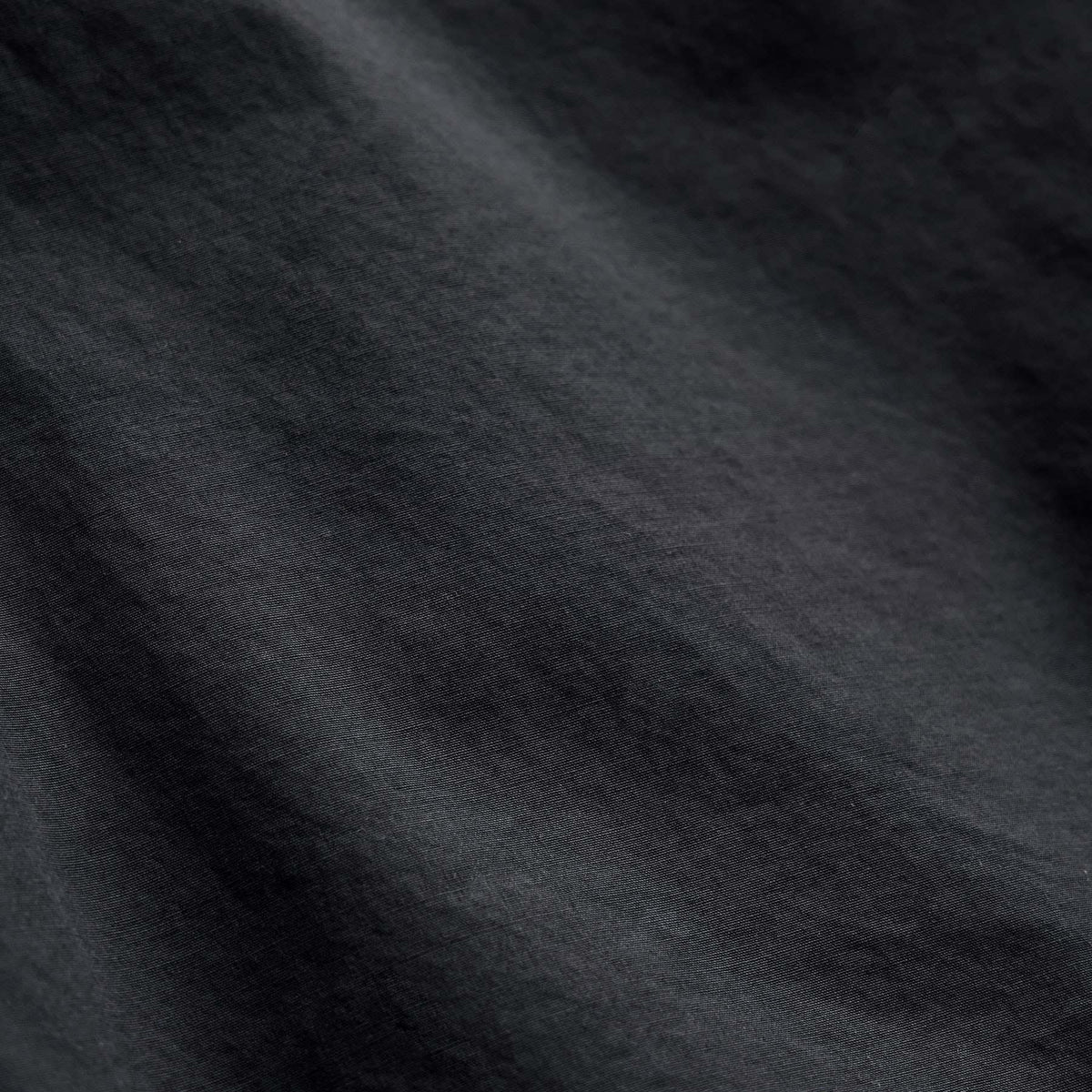 Parachute Poplin Cargo Short in Blue Noir Pigment | James Perse Los Angeles