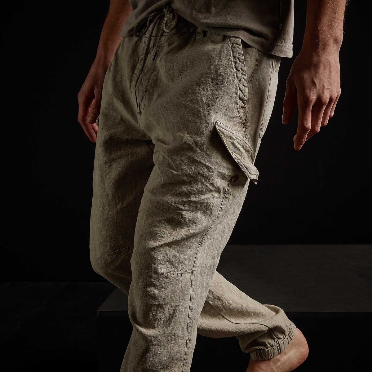 Slub Linen Cargo Pant in Mineral Pigment | James Perse Los Angeles
