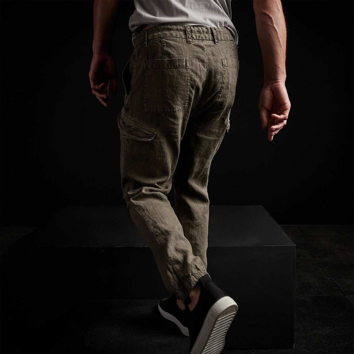 Slub Linen Cargo Pant in Platoon Pigment | James Perse Los Angeles