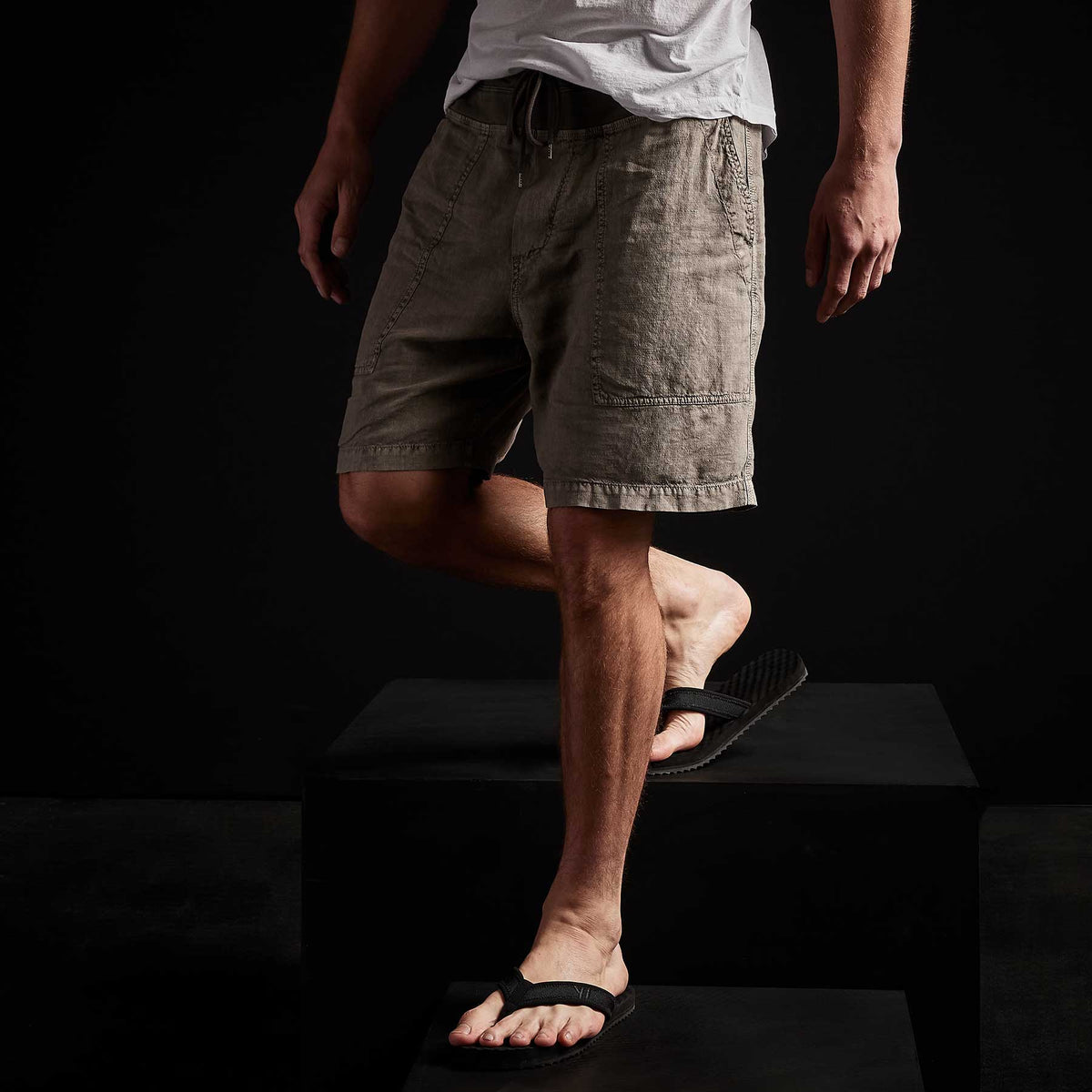 Linen Utility Short in Fume Pigment | James Perse Los Angeles 