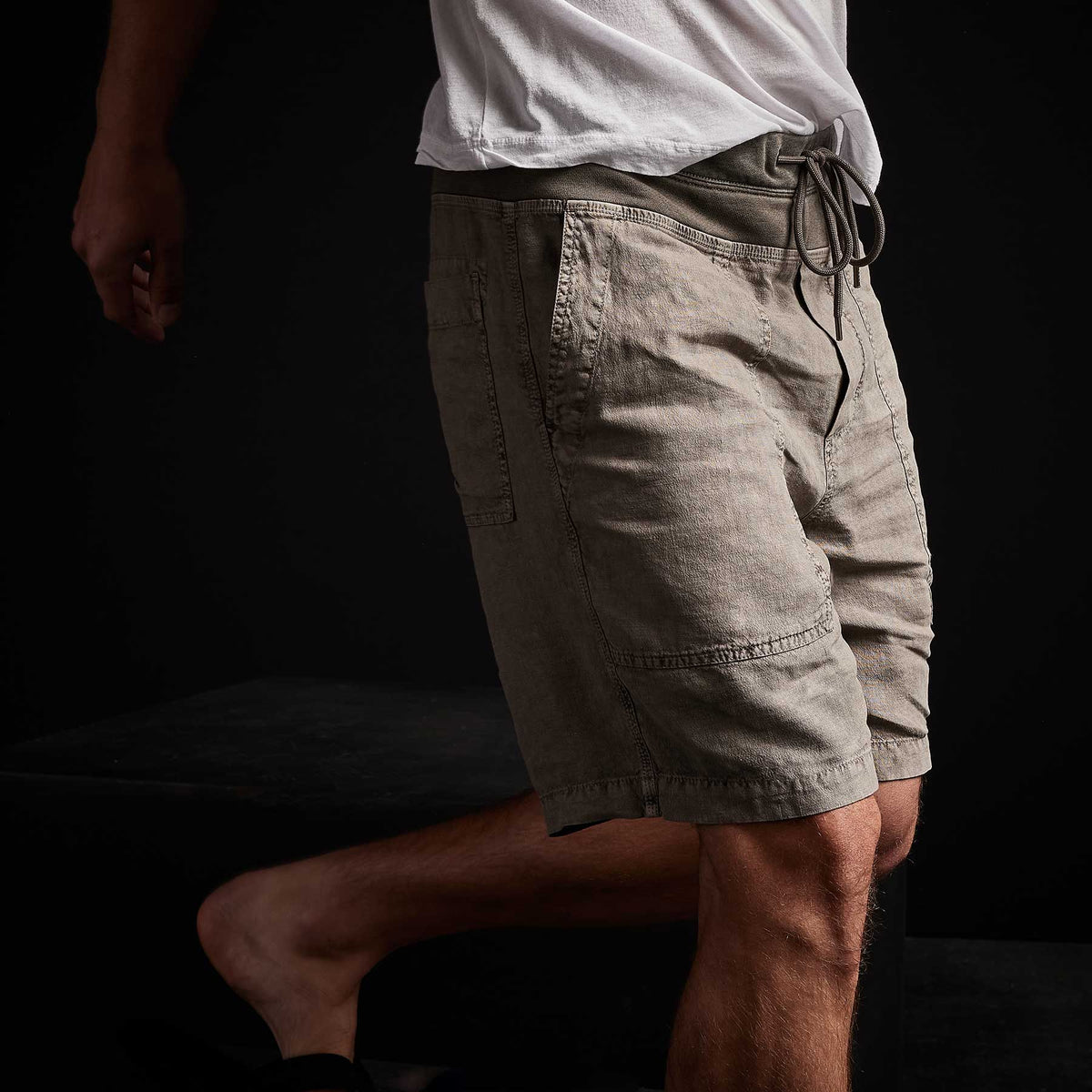 Linen Utility Short in Fume Pigment | James Perse Los Angeles 