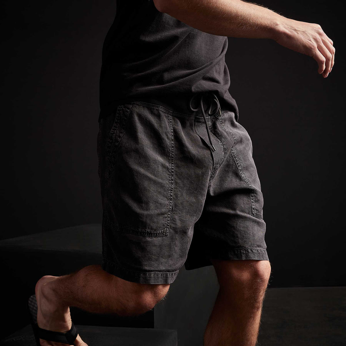 Linen Utility Short in Magma Pigment | James Perse Los Angeles 