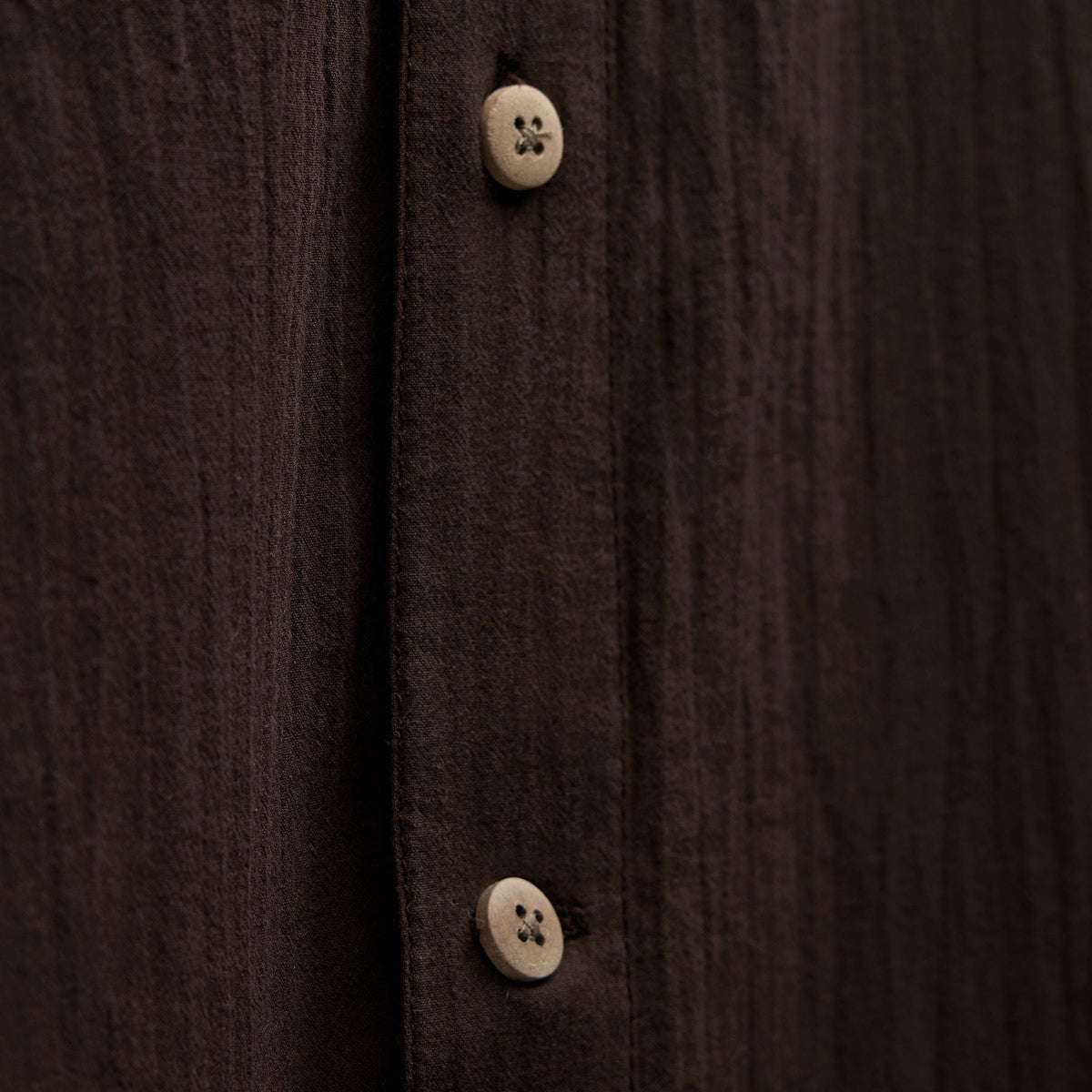 Salt Shrunk Muslin Long Sleeve Shirt in Bark | James Perse Los Angeles